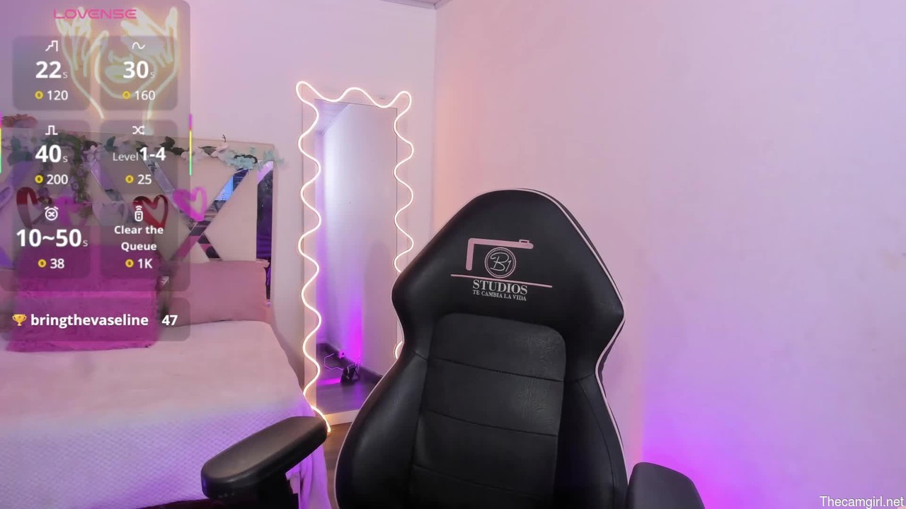 Cleo_tay