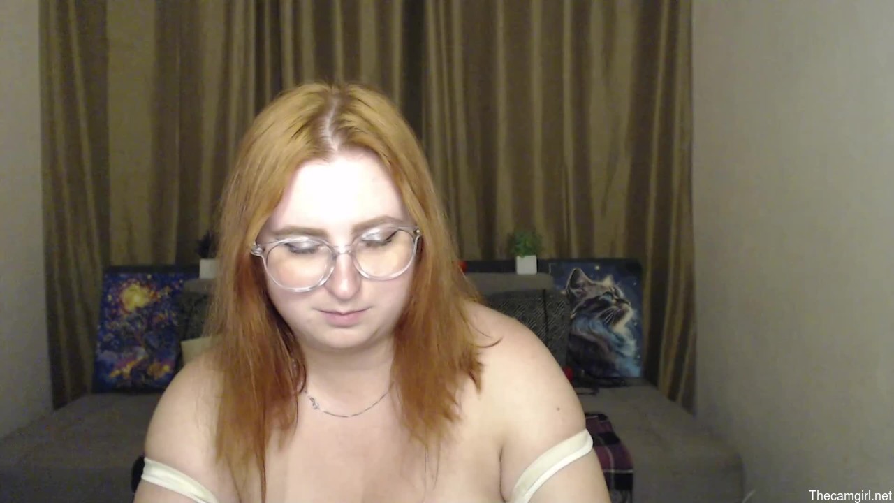 Alicia_side_red