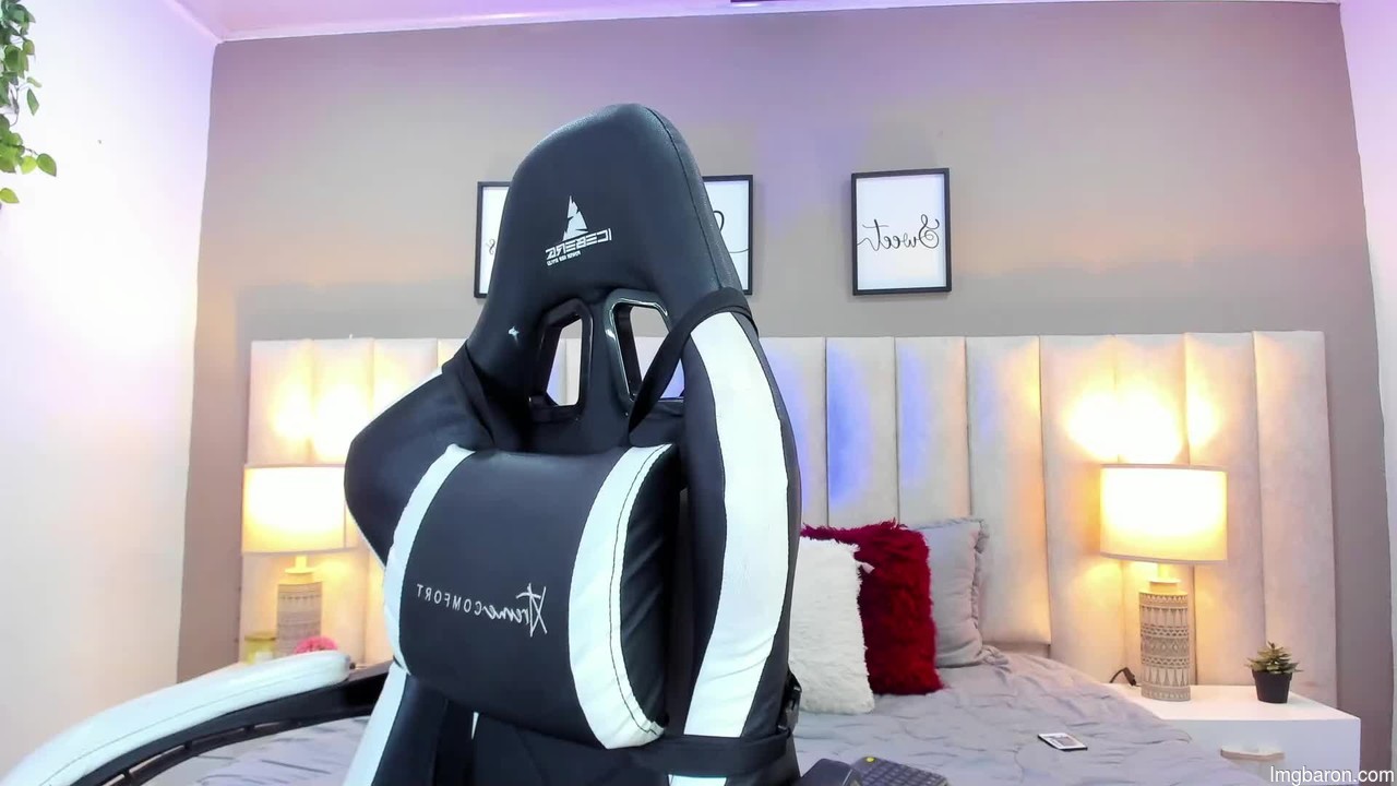 Sara_miller27