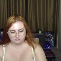 Alicia_side_red