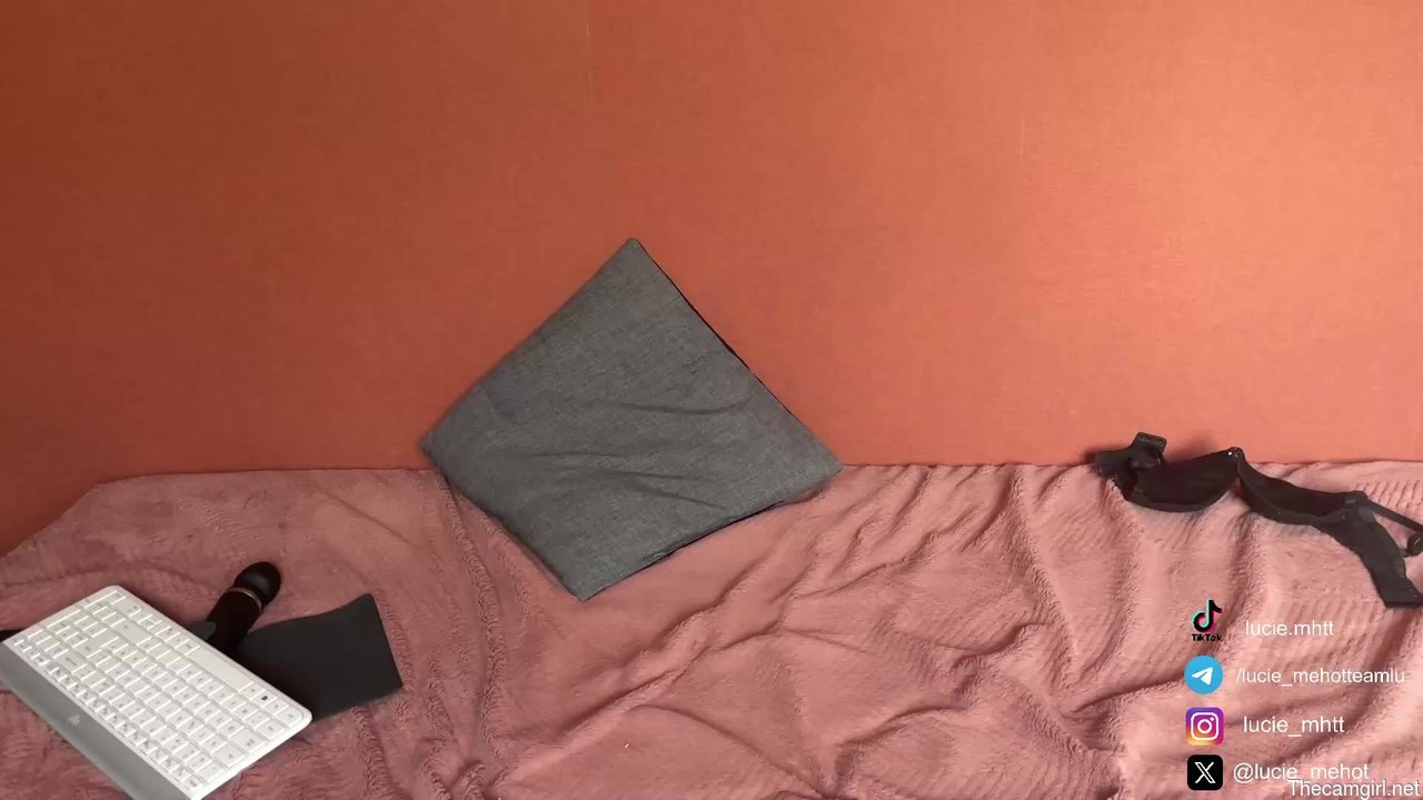 Lucie_hot