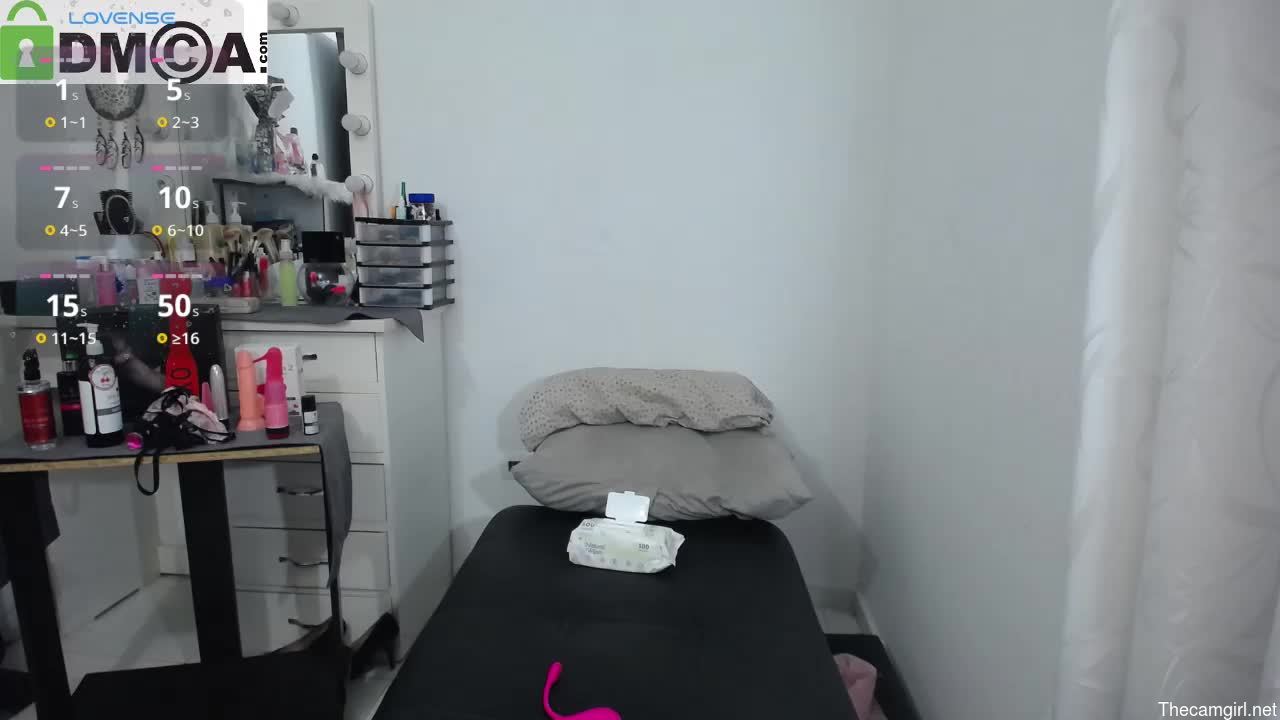 Dakota_hot03