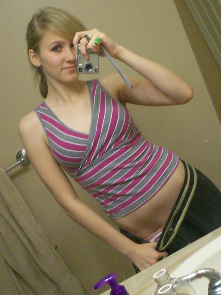 blonde_gf_selfies_09.jpg