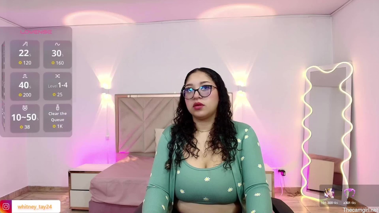 Whitney_tay