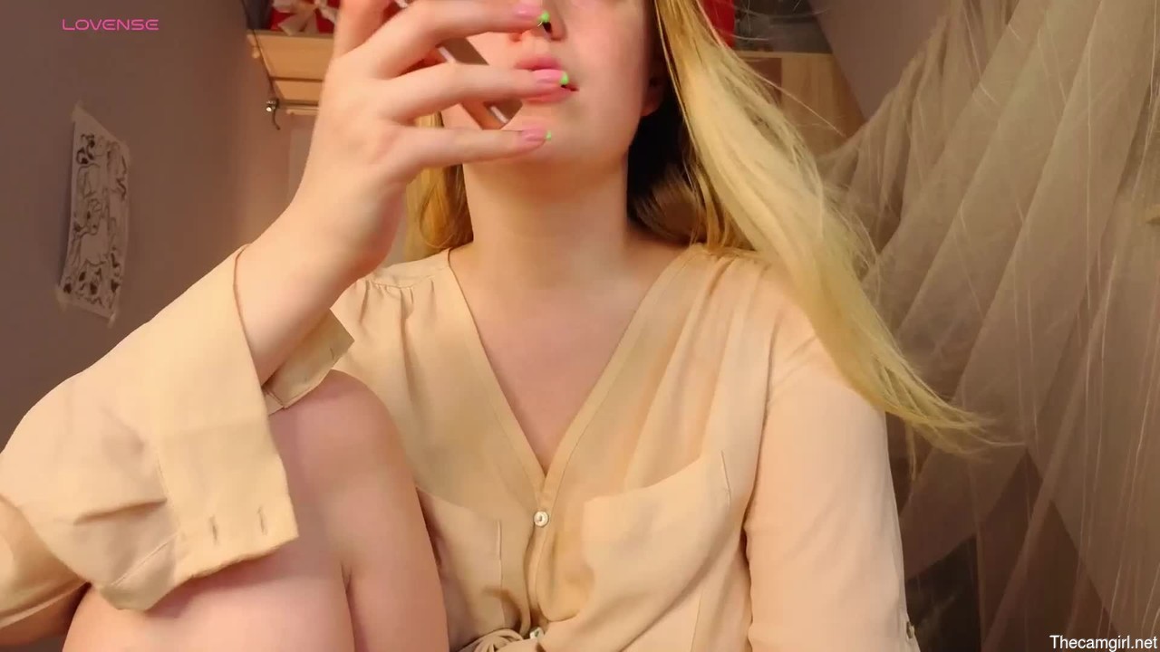 Too_cute_blonde_girl