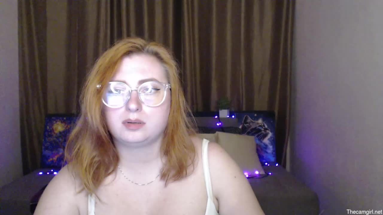 Alicia_side_red