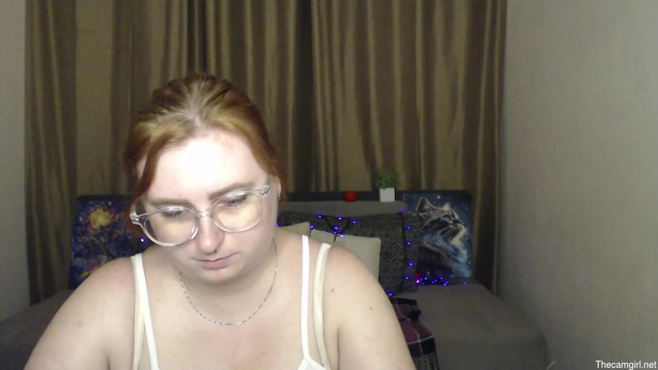 Alicia_side_red