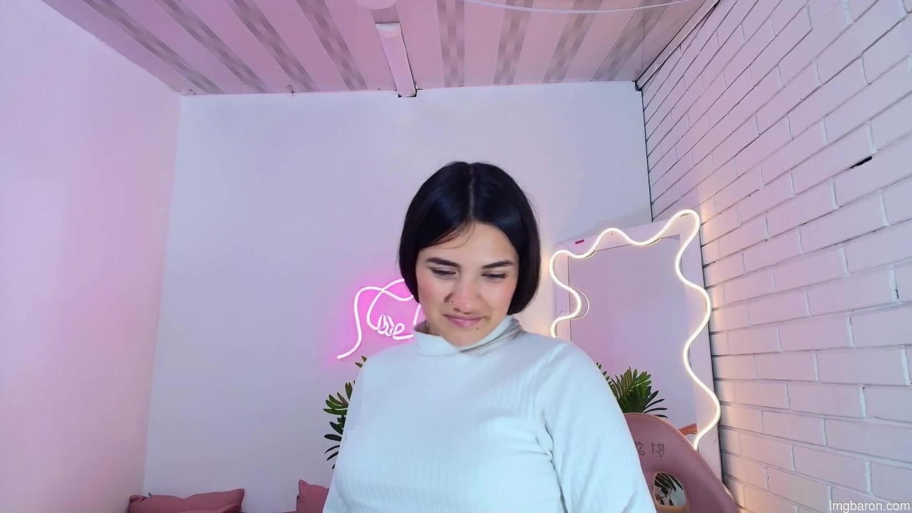 Chiara_tay