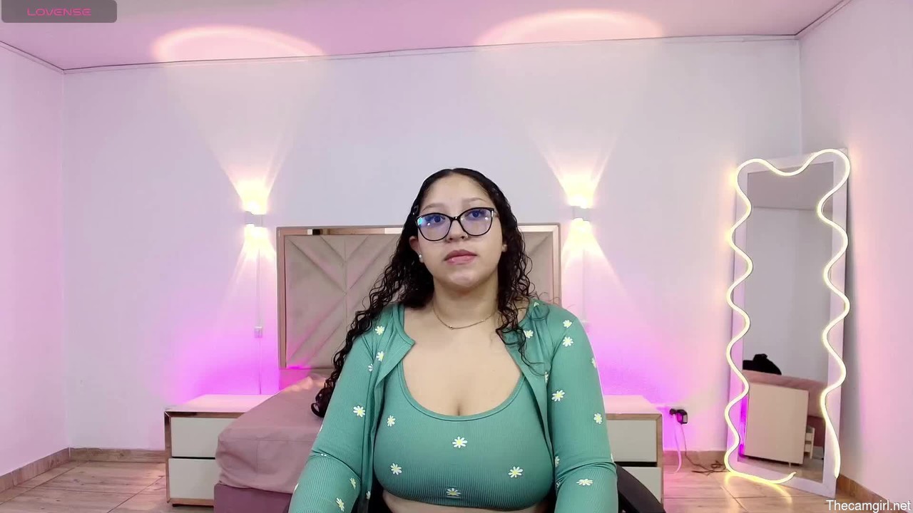 Whitney_tay