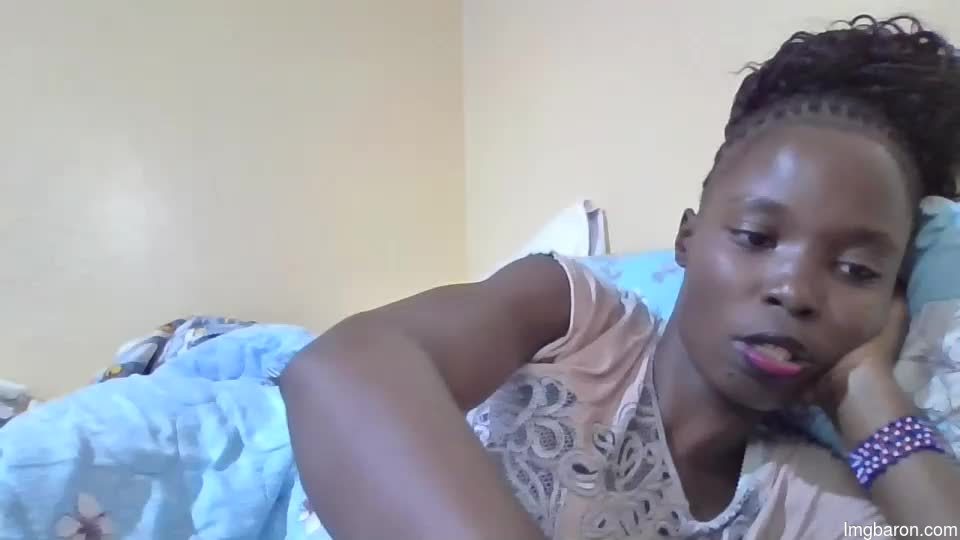 Pretty_petite_ebony